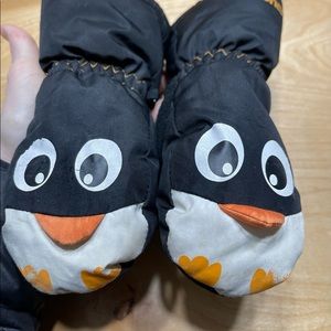 Kids Burton penguin 🐧 mittens size 4T